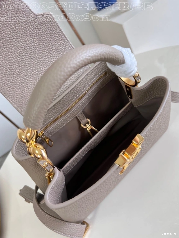 BB-27*18*9CM CAPUCINES VUITTON LOUIS 0201